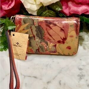Patricia Nash Tropical Dreams Collection wristlet wallet.